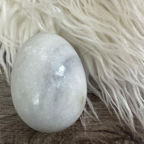 Vintage Alabaster Etched Hand carved Painted Marble Egg Chinese 3" - Picture 2 of 2